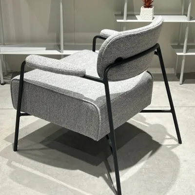 כורסא מעוצבת דגם KAROL בד בוקלה אפור