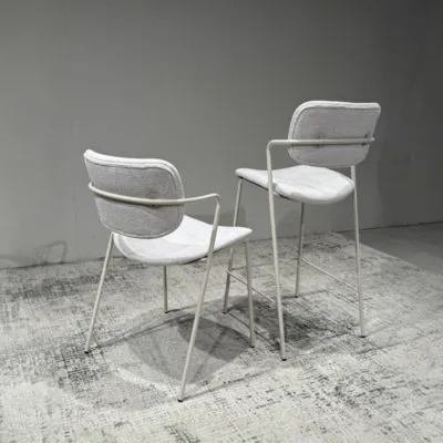 כסא אוכל מעוצב דגם SANDRA בד בגוון אבן