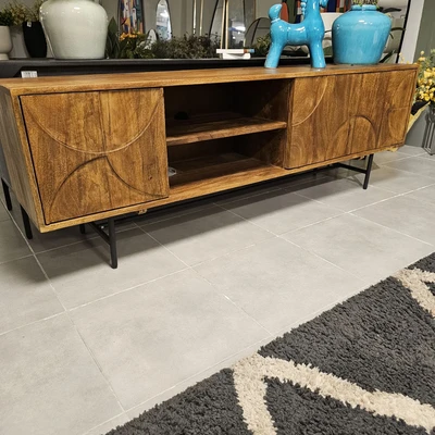 מזנון מעוצב דגם CUBA עץ מנגו דלתות בשילוב מדף פתוח-175 סמ