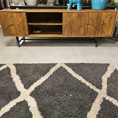 מזנון מעוצב דגם CUBA עץ מנגו דלתות בשילוב מדף פתוח-175 סמ