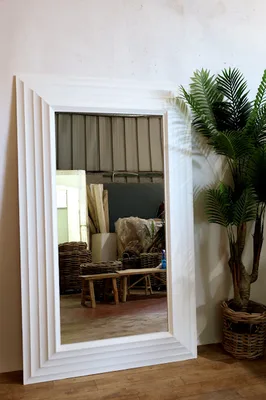 מראה מעוצבת דגם STUDIO לבנה