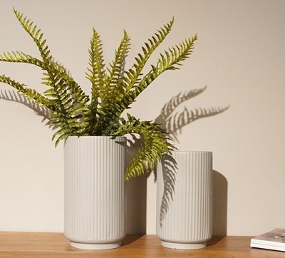 סט 2 אגרטלי מתכת עגולים בטקסטורת פסים דגם KOKO - אפור בהיר