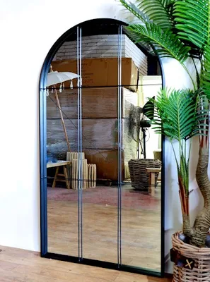 מראה מעוצבת דגם WINI מחולקת שחורה